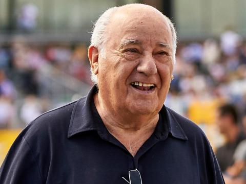 Ortega earns $400 million per year in dividends, according to Forbes. Ortega earns $400 million per year in dividends, according to Forbes.