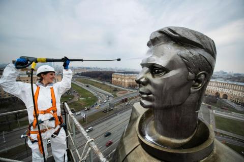 The average monthly wage in Russia is $670