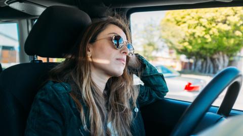conductor, mujer en coche
