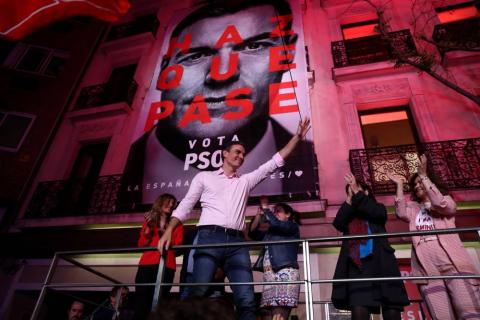 Pedro Sánchez celebrando la victoria 