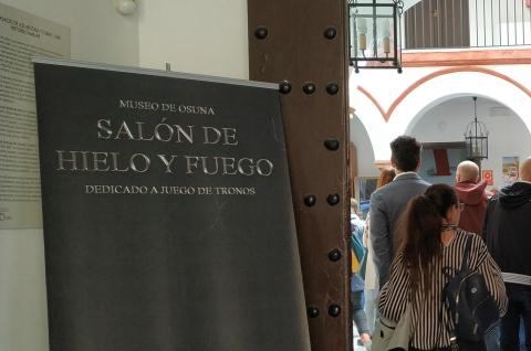 Puerta del museo de Osuna.