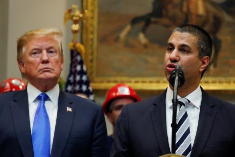 Ajit Pai (FCC) y Donald Trump Ajit Pai (FCC) y Donald Trump