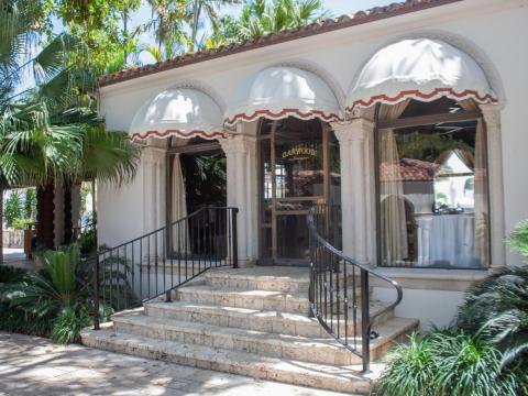 Residents can choose to dine at eight restaurants on the island, including the Garwood Lounge within the Vanderbilt Mansion, a fine-dining establishment that serves grass-fed burgers, steaks, and fresh seafood in an oak-paneled