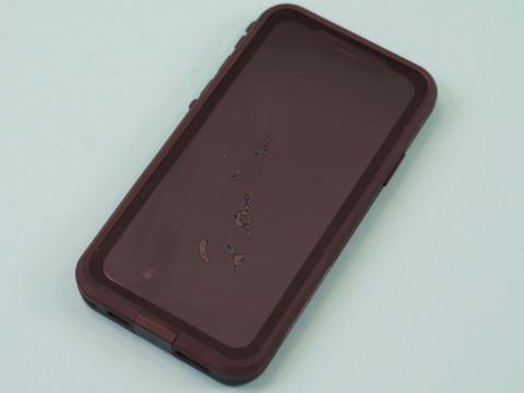 See that oily slick along the center of the screen? That