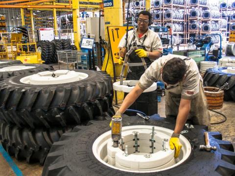 2. Tire manufacturing had a 35% decline in employment between 2013 and 2018. 84.8% of workers in the industry in 2018 were men. 2. Tire manufacturing had a 35% decline in employment between 2013 and 2018. 84.8% of workers in the industry in 2018 were men.