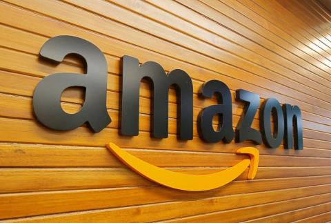 Amazon does not price match on its products, but tends to make up for it with low prices. Amazon does not price match on its products, but tends to make up for it with low prices.