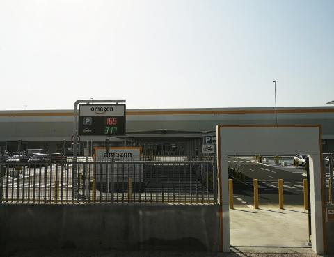 Exterior del centro logístico de Amazon en Illescas (Toledo).