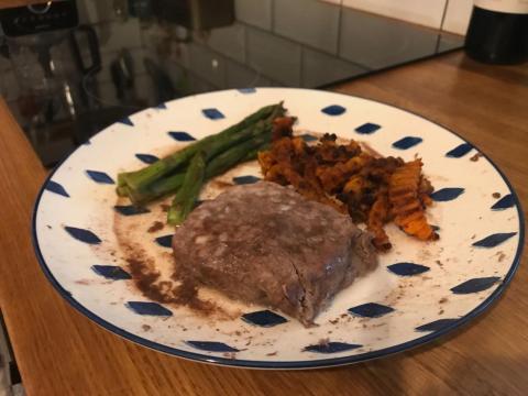 To complete the sad appearance of my dinner, I served my steak with some leftover veg I'd also warmed up: roast asparagus and paprika crinkle-cut butternut squash.