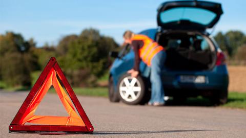 Cómo cambiar la rueda de un coche: recomendaciones y herramientas Cómo cambiar la rueda de un coche: recomendaciones y herramientas
