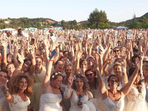 The largest gathering of people dressed as brides.