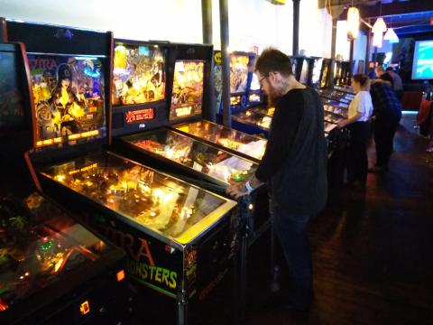 pinballs Arcade Club