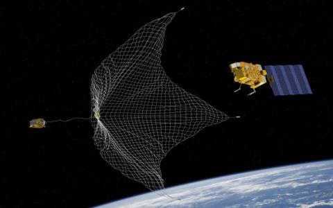 Una ilustración del sistema e.Deorbit para capturar y eliminar satélites antiguos de la órbita.