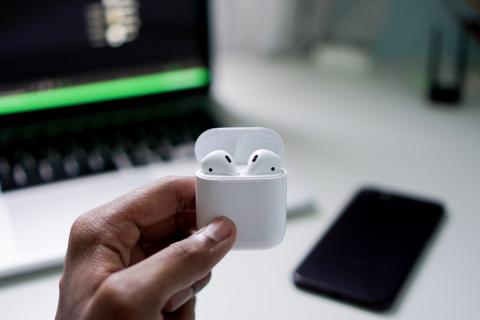 Apple AirPods 2