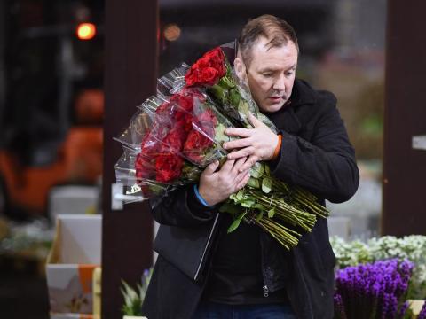 Be careful with outward Valentine's Day displays