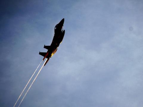 Los aviones del multimillonario Larry Ellison son más atípicos, ya que son dos aviones de combate militares.