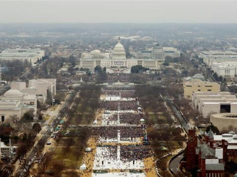 Asistentes a las ceremonias de inauguración para jurar el cargo de Donald Trump como el 45º presidente de los Estados Unidos.