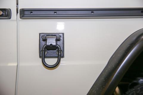 Side hooks allow it to be dropped from a helicopter.