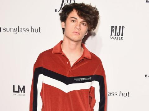 Dylan Jagger Lee asiste al Daily Front Row's 2018 Fashion Media Awards. 