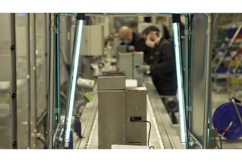 Los respiradores de Seat de desinfectan con luz ultravioleta.