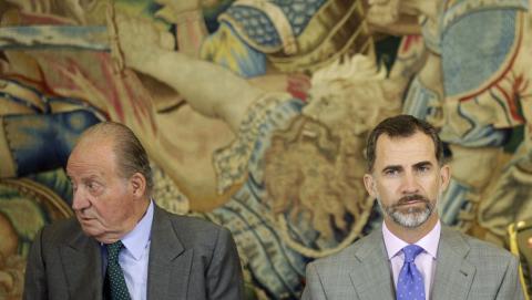 El rey Felipe VI junto a don Juan Carlos, en una fotografía de archivo El rey Felipe VI junto a don Juan Carlos, en una fotografía de archivo