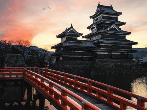 "Castillo de Matsumoto en la tierra del sol naciente", fotografiado por Jan Meyer. "Castillo de Matsumoto en la tierra del sol naciente", fotografiado por Jan Meyer.