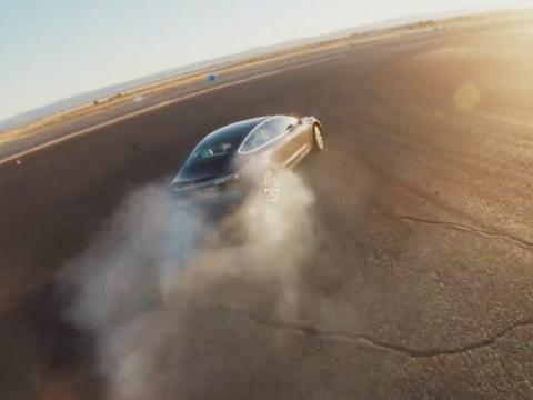 Tesla Model 3.