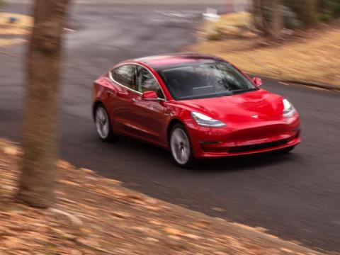Tesla Model 3.