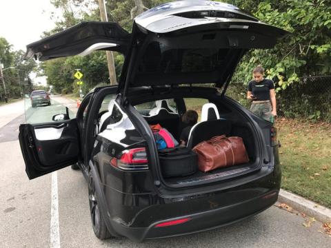 Tesla Model X.