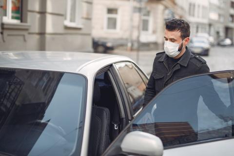 La DGT lo aclara: ¿hay que llevar mascarilla si compartimos coche? Mascarilla en el coche contra el coronavirus