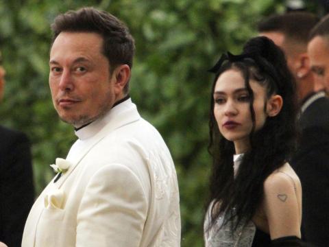 Elon Musk and Grimes in May 2018. Elon Musk and Grimes in May 2018.
