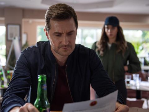 'No hables con extraños' está protagonizada por Richard Armitage y Hannah John-Kamen