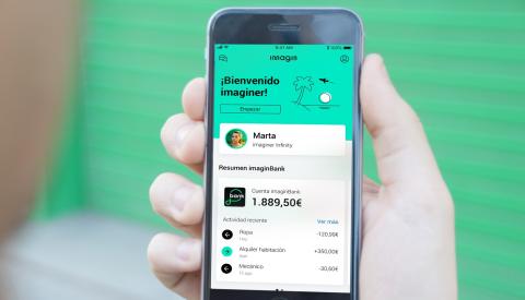 Imagen de la aplicación de imaginBank en un teléfono móvil Imagen de la aplicación de imaginBank en un teléfono móvil