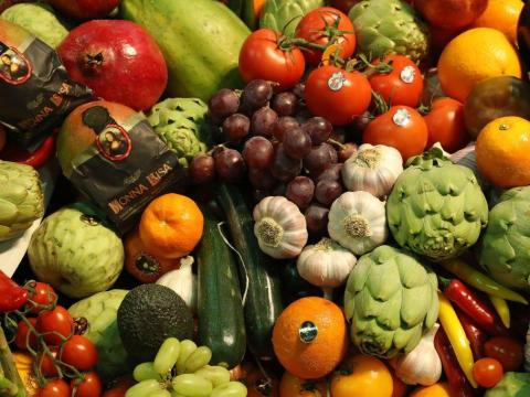 Some fruits and veggies shouldn't be stored together.