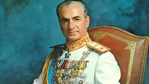 Retrato oficial de Mohamed Reza Pahlevi, c. 1973. Retrato oficial de Mohamed Reza Pahlevi, c. 1973.
