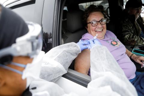 Campaña de vacunación en Florida, Estados Unidos, con la candidata de Pfizer y BioNTech.