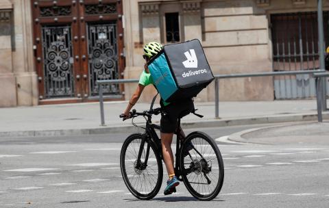 Un repartidor de Deliveroo, en Barcelona.