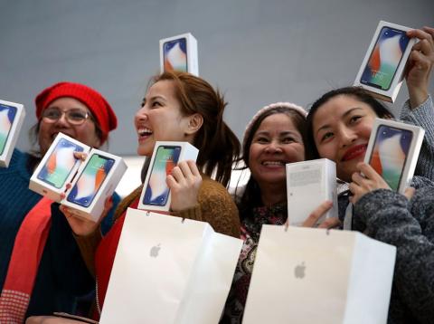 Baja demanda iPhone X Tanto a Apple como a Samsung les vendría bien un poco más de este entusiasmo.