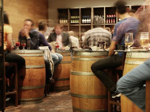 Consumo España Nielsen 2017 El informe anual Nielsen para 2017 revela que los españoles siguen teniendo predilección por los productos frescos y la cultura de bar.