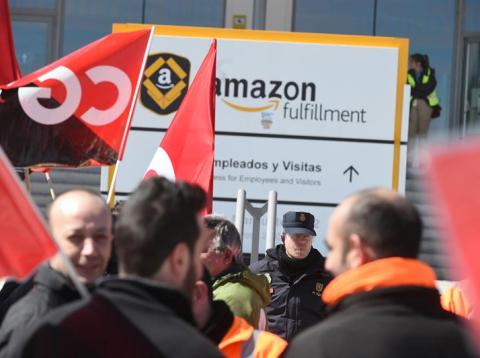 claves huelga amazon Trabajadores de Amazon frente a la sede de la empresa en San Fernando de Henares en la primera jornada de huelga en España.