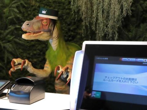 Dinosuario como robot recepcionista de hotel Dinosuario como robot recepcionista de hotel