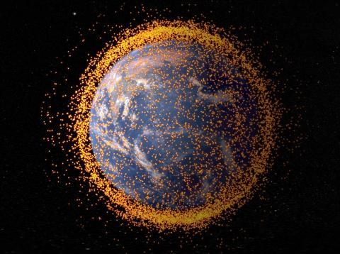 Problema basura espacial Ilustración de un campo de desechos orbitales, o chatarra espacial, que circula alrededor de la Tierra.
