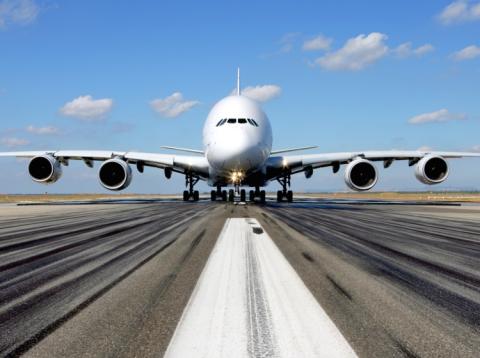 El Airbus A380 superjumbo. El Airbus A380 superjumbo.