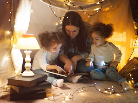 Familia gastando mucha luz Familia gastando mucha luz