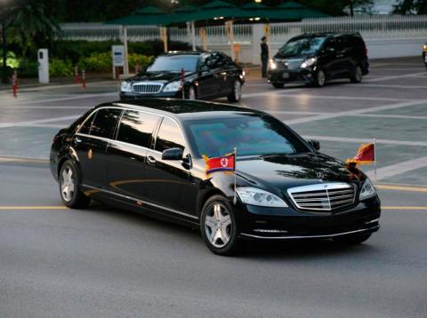 El Mercedes blindado de 1 millón de dólares en el que Kim Jong Un acudió a la cumbre con Trump El Mercedes blindado de 1 millón de dólares en el que Kim Jong Un acudió a la cumbre con Trump