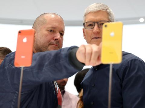 iPhone XR reviews are starting to come in, and Apple's newest phone apparently has amazing battery life iPhone XR reviews are starting to come in, and Apple's newest phone apparently has amazing battery life