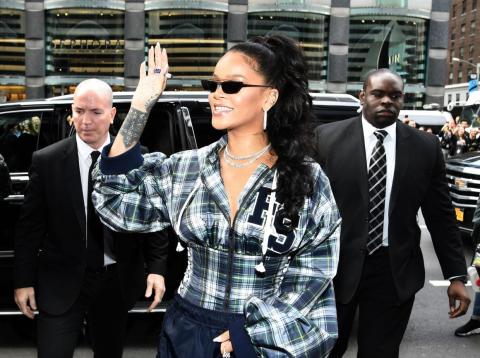 Rihanna is one of many celebrities who is frequently seen flanked by bodyguards for security. Rihanna is one of many celebrities who is frequently seen flanked by bodyguards for security.