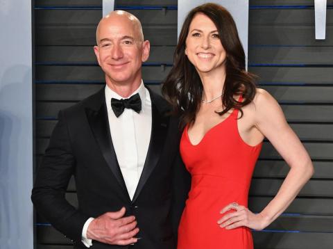 Amazon CEO Jeff Bezos announces that he is divorcing MacKenzie Bezos Amazon CEO Jeff Bezos announces that he is divorcing MacKenzie Bezos