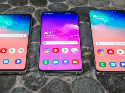 The Samsung Galaxy S10 is one of the few major smartphones you can still buy with a headphone jack The Samsung Galaxy S10 is one of the few major smartphones you can still buy with a headphone jack