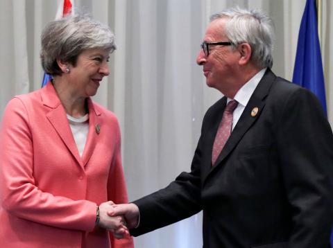 Theresa May y Jean-Claude Juncker, en febrero de 2019 Theresa May y Jean-Claude Juncker, en febrero de 2019