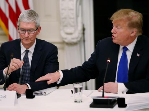 Tim Cook y Donald Trump Tim Cook y Donald Trump